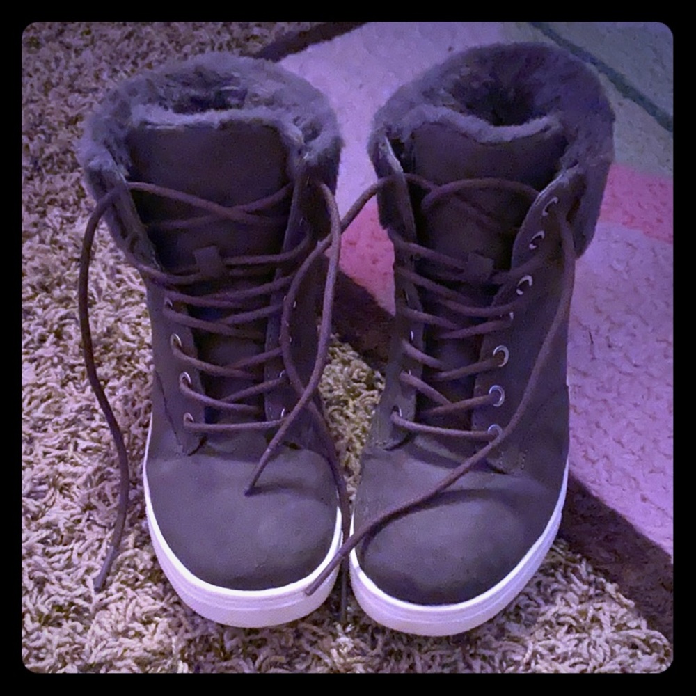 Justice gray fur top boots size 2